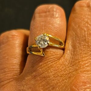 SETA Vntg Elegant Round CZ Gold Tone Engagement Ring. P